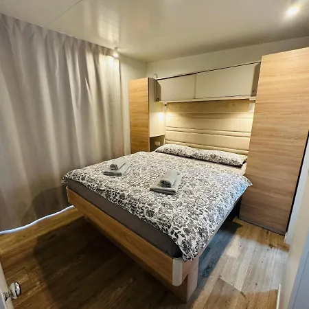 Family Grand De Luxe Mobilhome סלצה